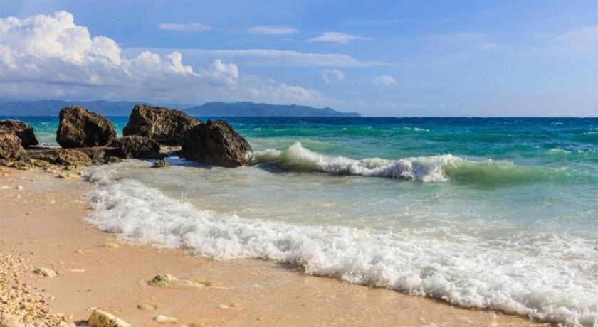 Готель Reddoorz Premium @ Nigi Nigi Nu Noos Station 2 Boracay Balabag  Екстер'єр фото